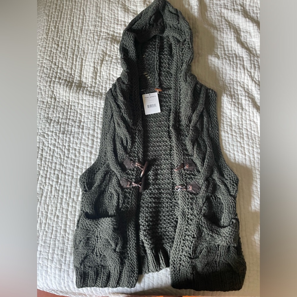 Free People, “Riverbed” Dark Green Sleeveless Hooded Sweater Vest, Small, NWT